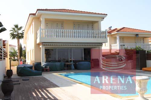 Seafront villa in Kapparis