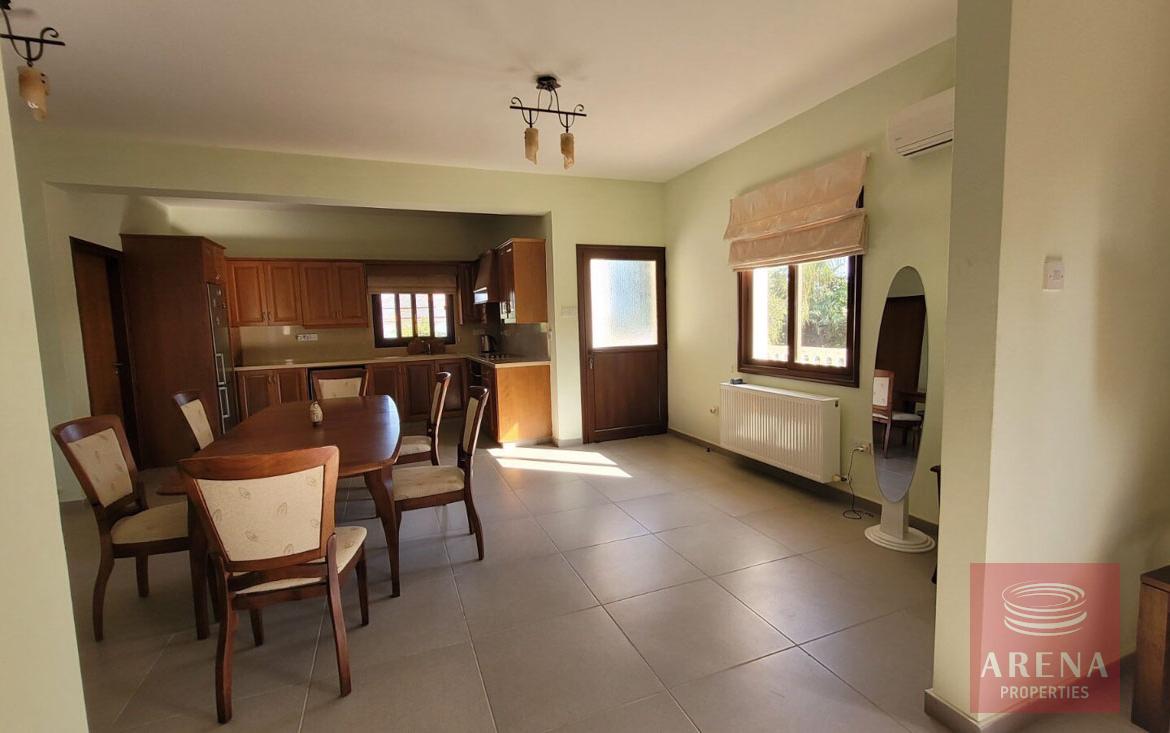 5 Bed Villa in Paralimni - dining area