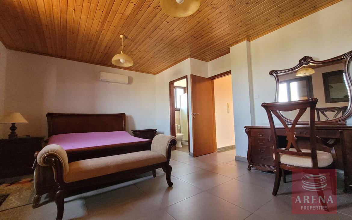 5 Bed Villa in Paralimni - bedroom