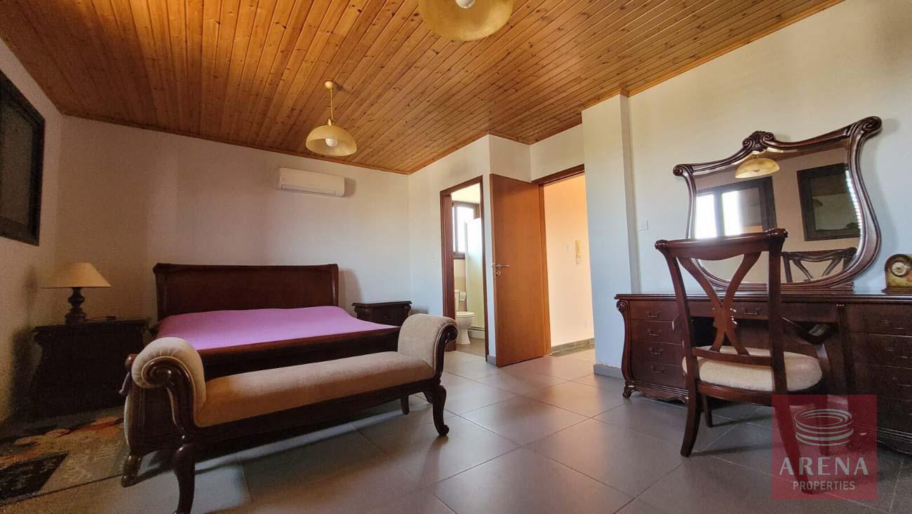 5 Bed Villa in Paralimni - bedroom