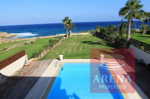 Seafront villa in Kapparis - swimming pool