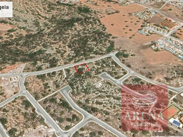 Plot to buy in Peyia