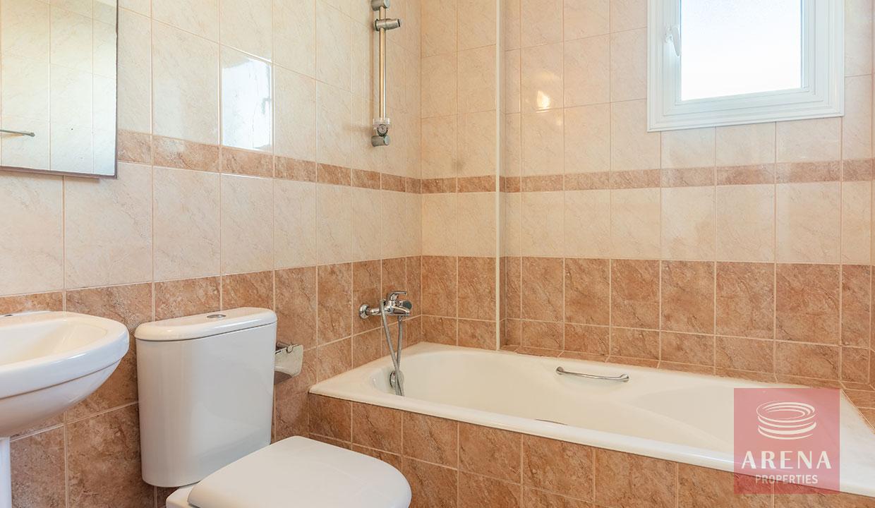 2 Bed Apt in the center of Paralimni - bathroom