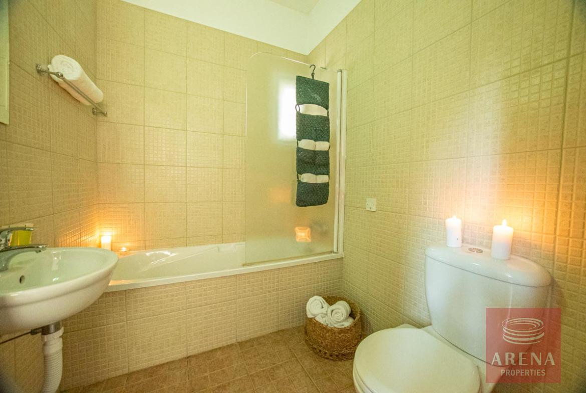 3 Bed Villa in Konnos for rent - bathroom