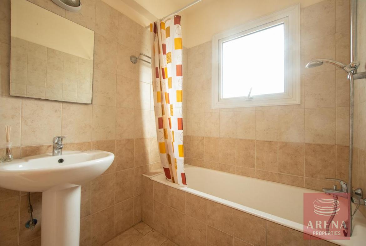 3 bed apt in Kapparis for sale - bathroom