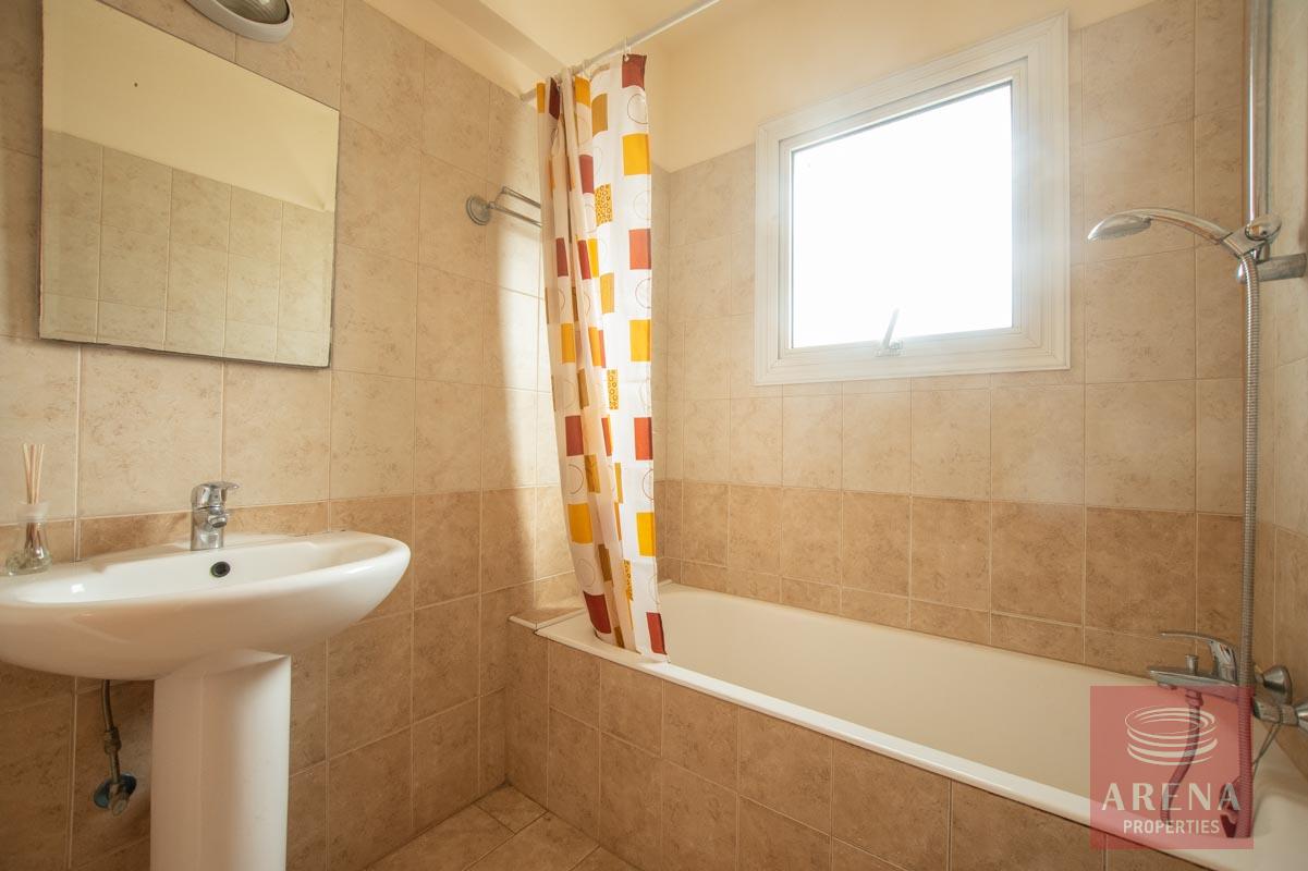 3 bed apt in Kapparis for sale - bathroom