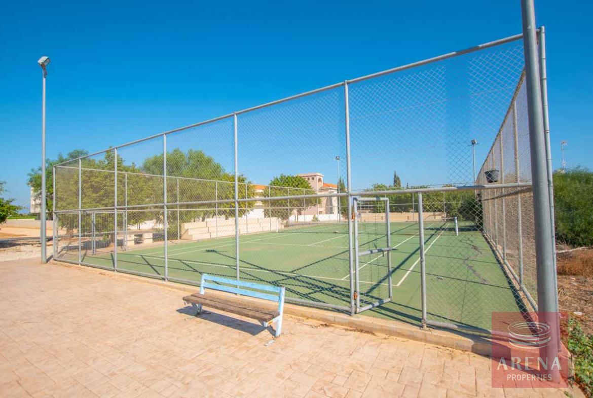 Top Floor Apartment in Sotira - tennis court