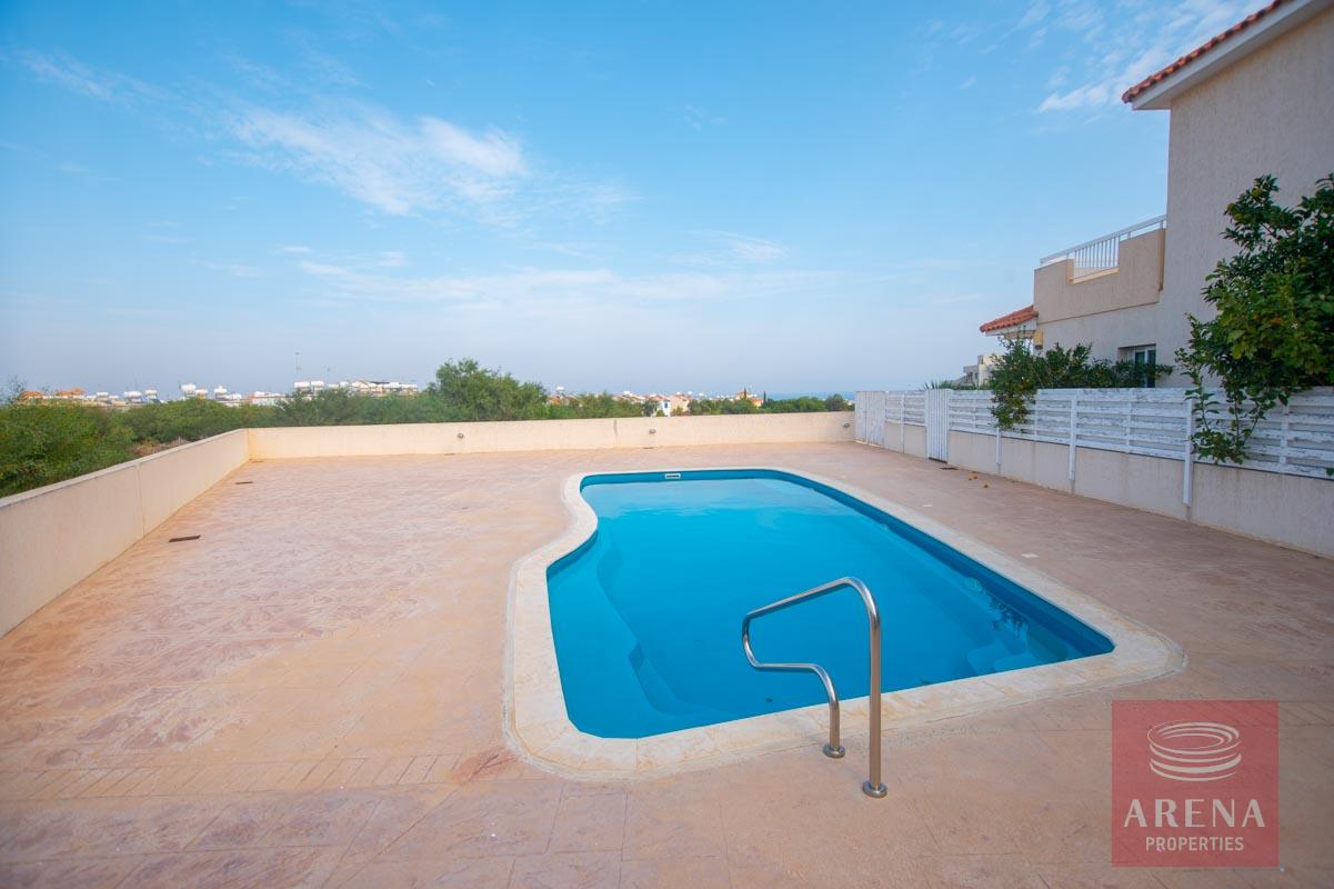 3 bed apt in Kapparis for sale - pool