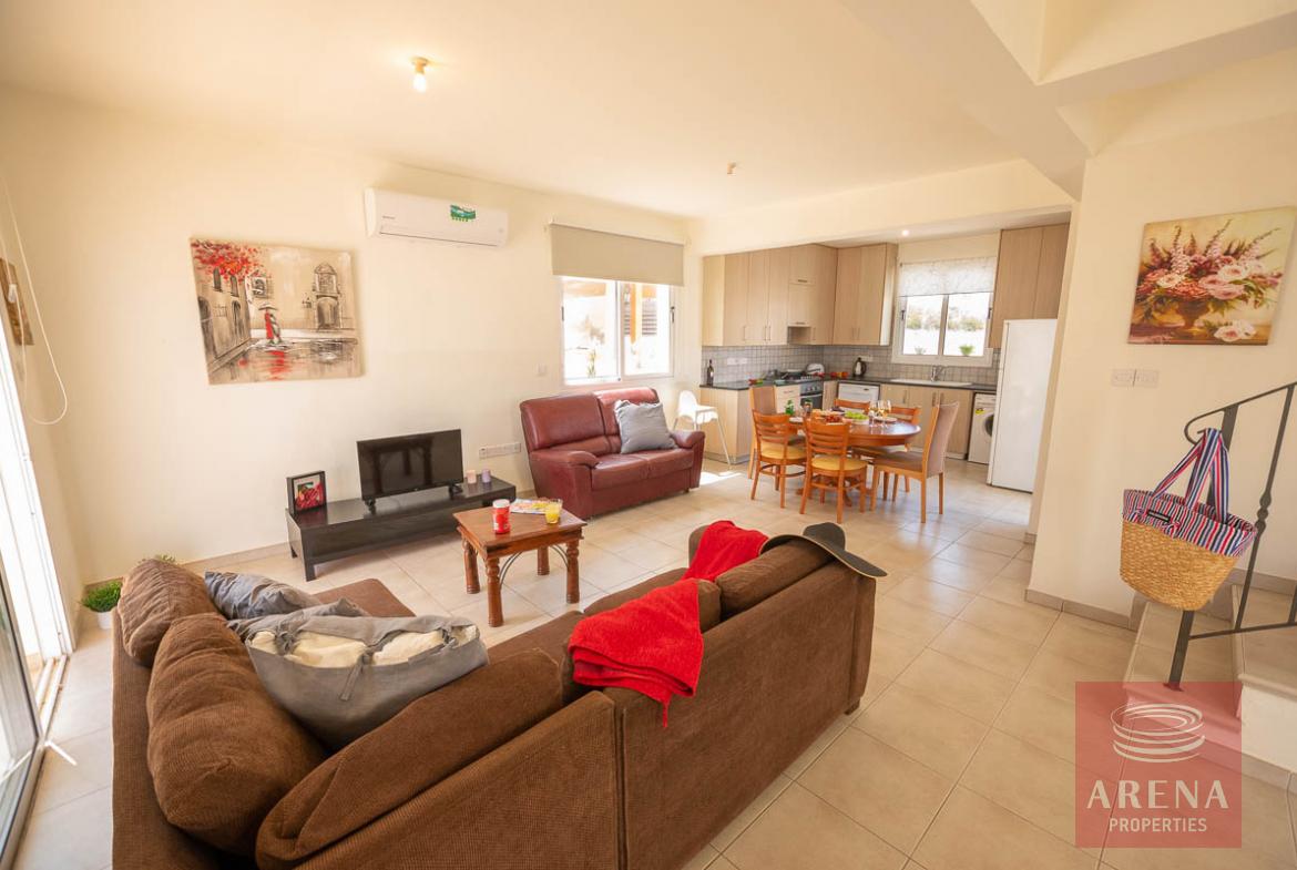 Villa for rent in Pernera - living area