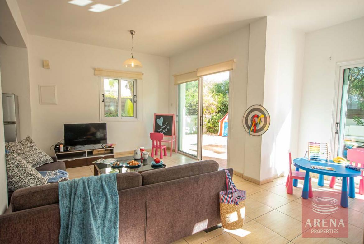 3 Bed Villa in Konnos for rent - living area