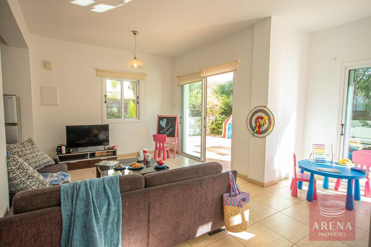 3 Bed Villa in Konnos for rent - living area