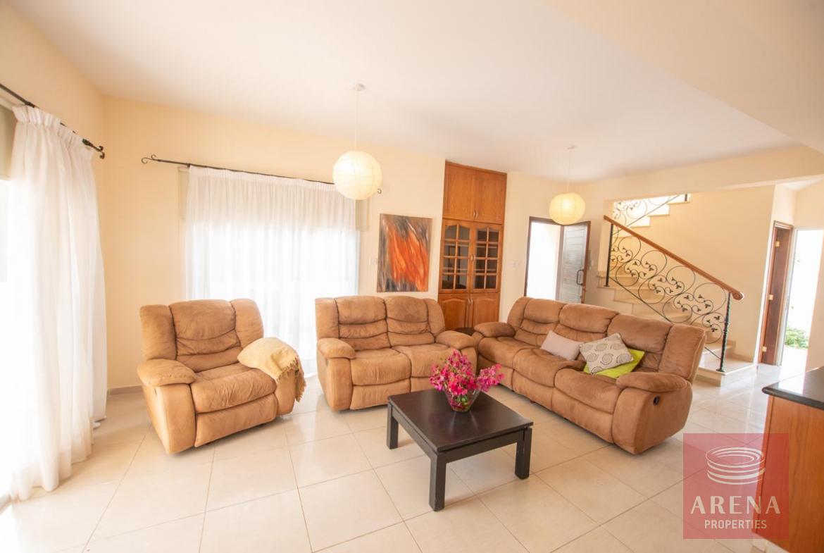Villa for rent in Kapparis - sitting area