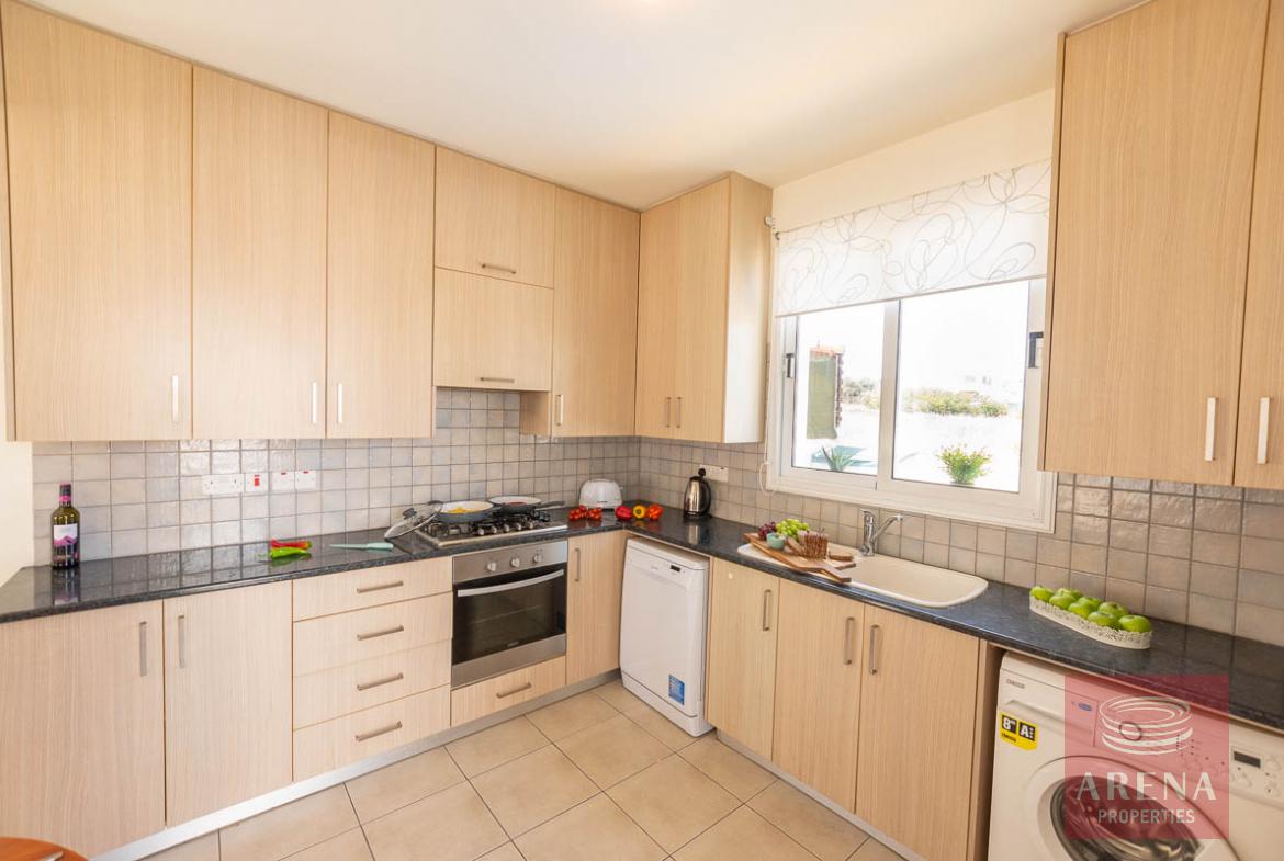 Villa for rent in Pernera - kitchen