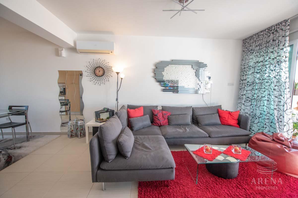 Top Floor Apartment in Sotira - sitting area