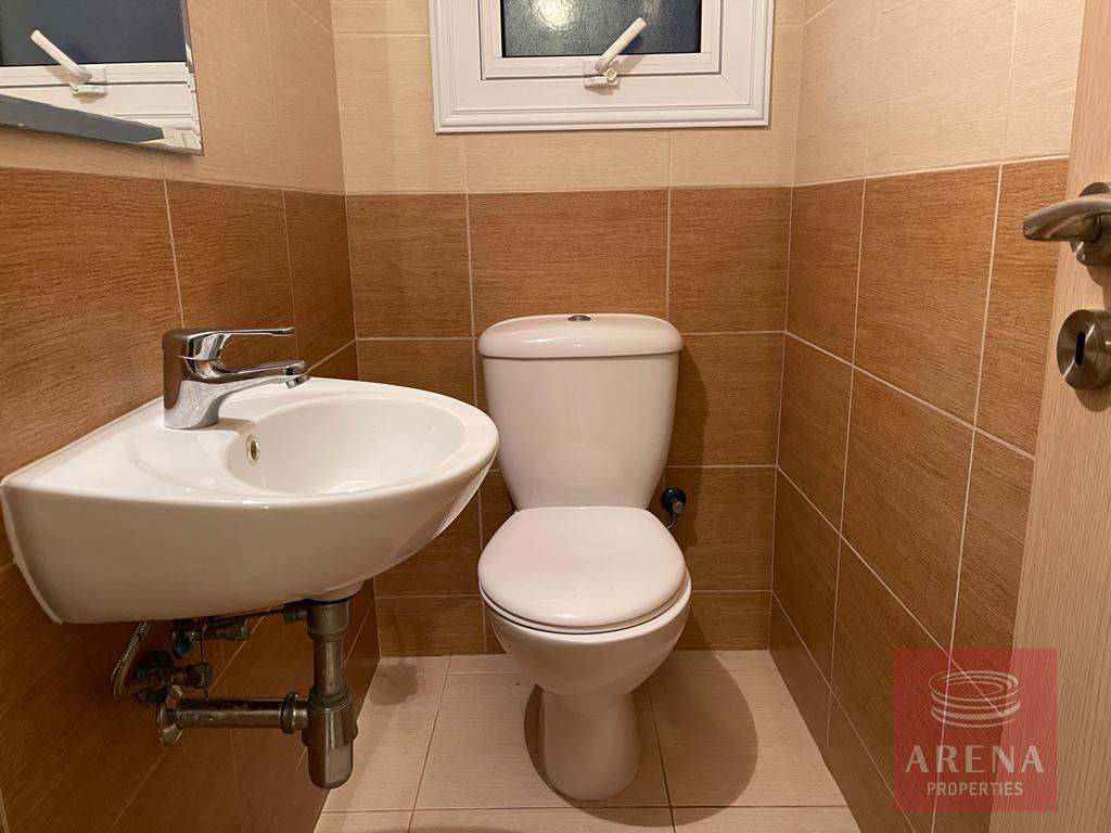 3 Bed Det Villa in Ayia Triada for rent - guest wc