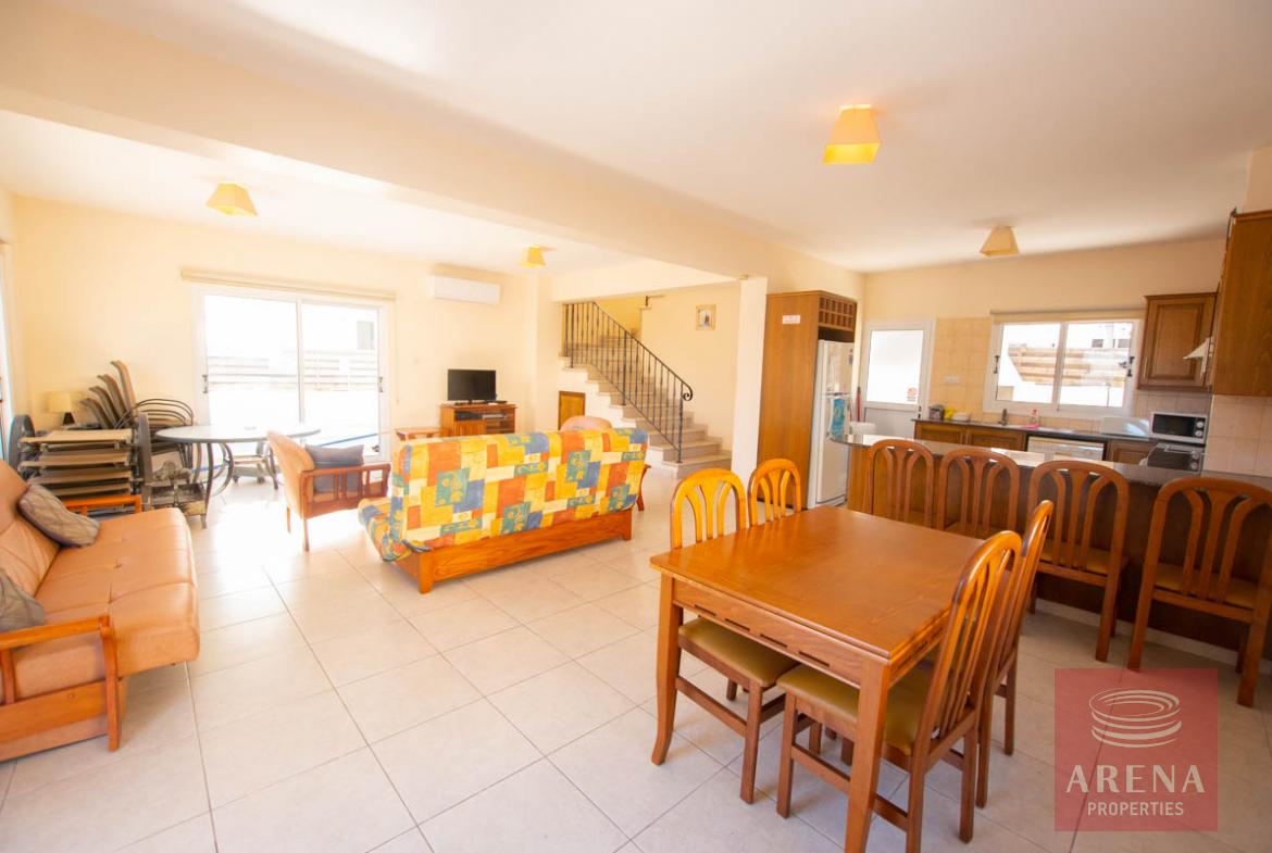 3 bed house in Paralimni - living area