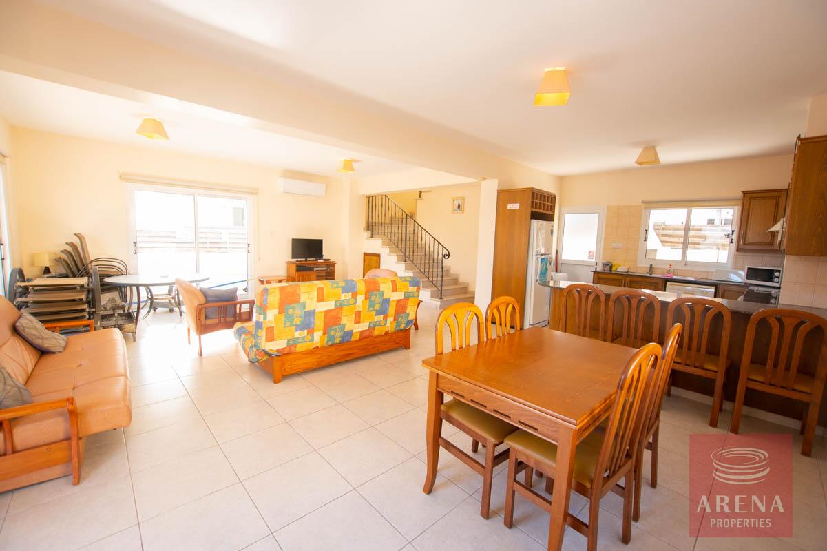 3 bed house in Paralimni - living area