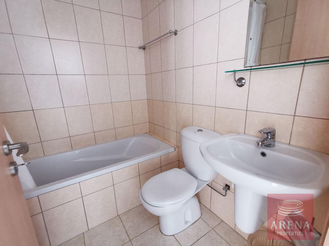 Flt in Kapparis for Salr - bathroom