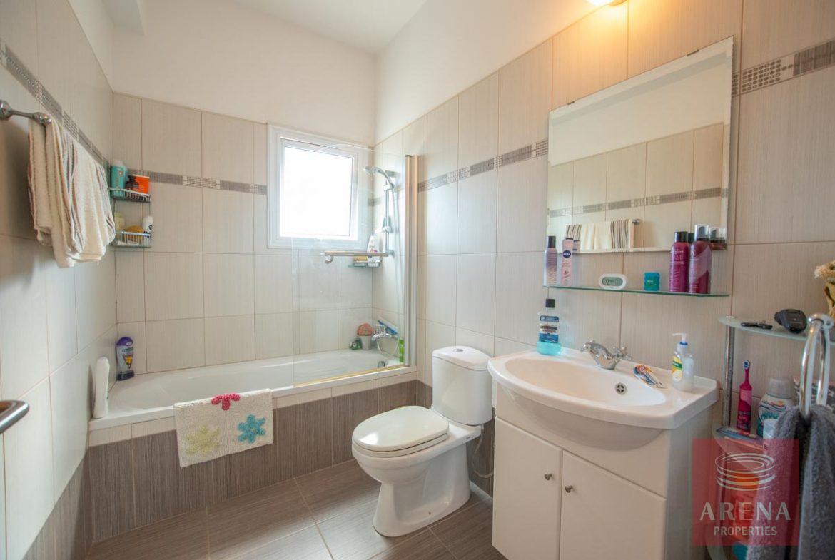 Villa to buy in Ayia Triada - bathroom