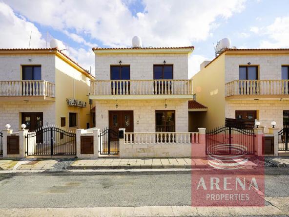 4 bed house in Aradippou