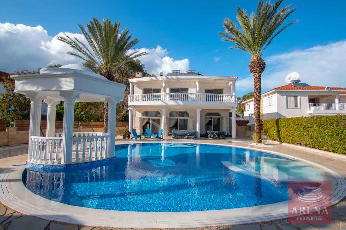 5 Bed Villa for rent in Pervolia