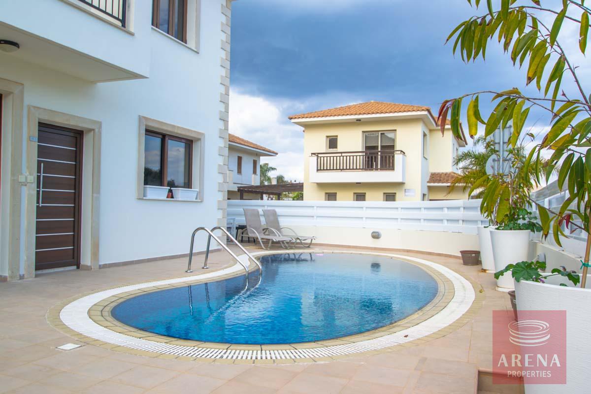 4 bed villa in Pernera