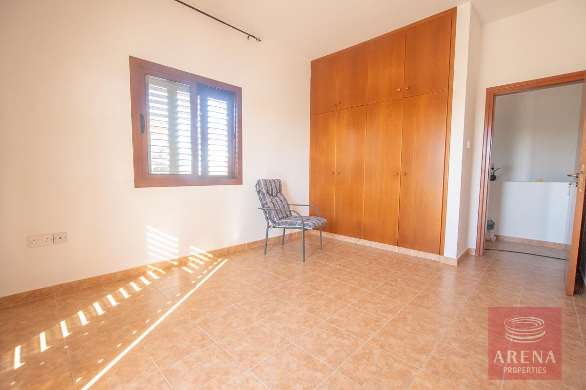 4 Bed villa for rent in Vrysoulles - bedroom