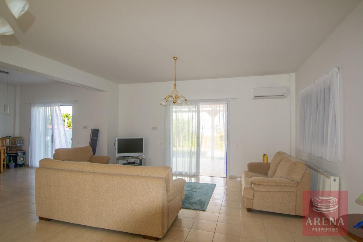 4 bed villa in Protaras - living area