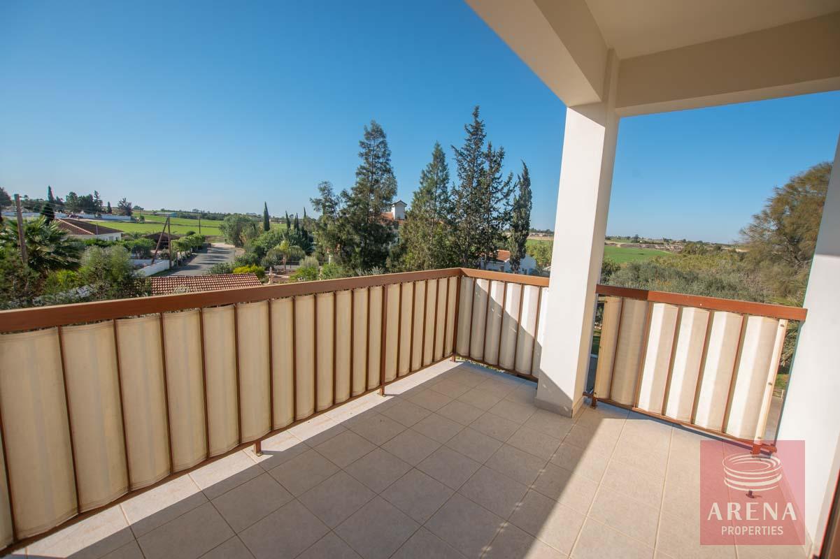 4 Bed villa for rent in Vrysoulles - balcony