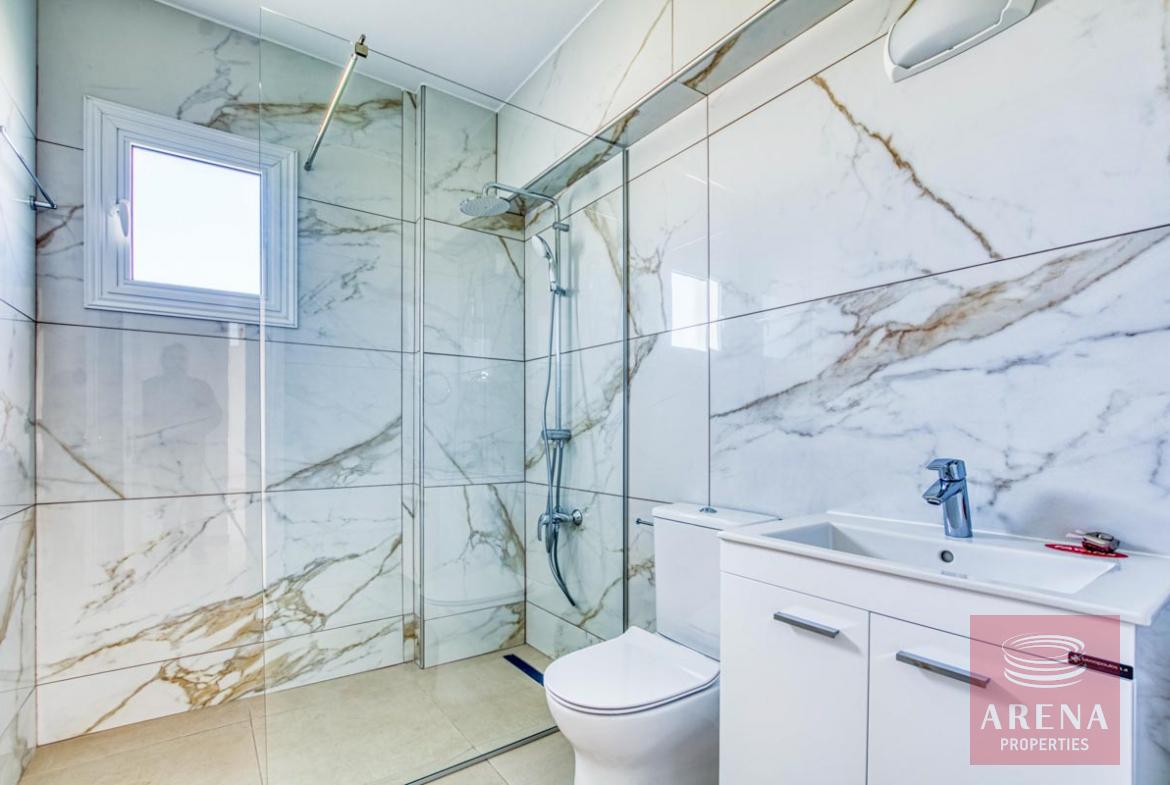 Modern Apartment in Paralimni - bathroom