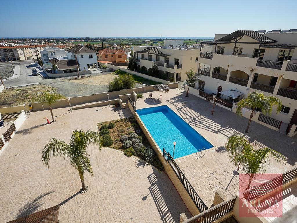 3rd floor apt in Tersefanou - communal pool