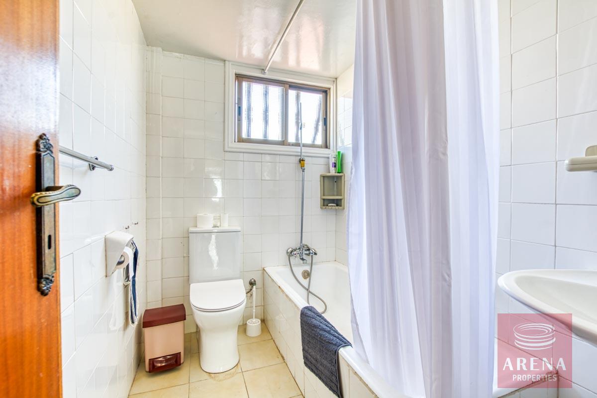 3 Bed Apt in Pernera - bathroom