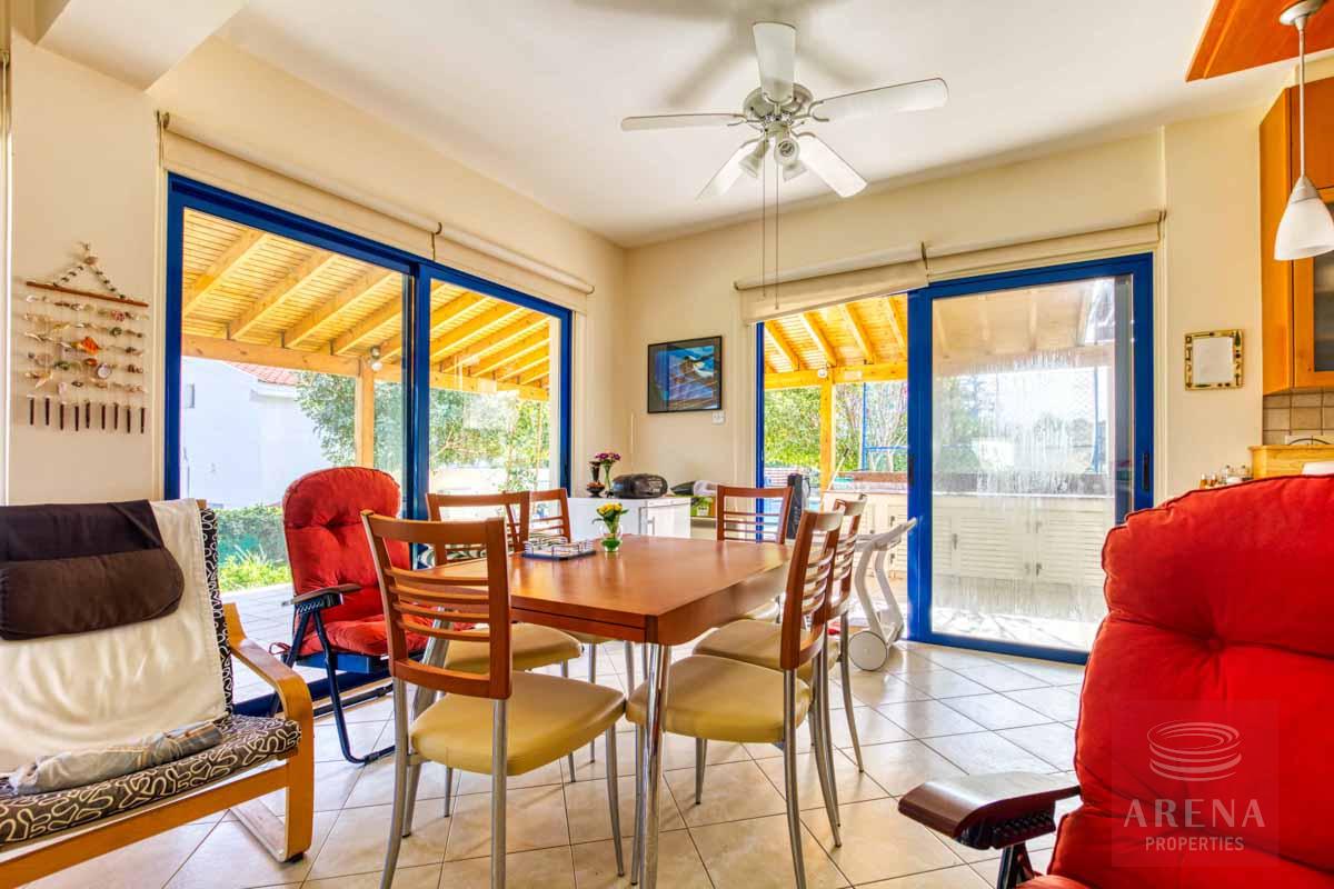 6 bed villa in Protaras - dining area