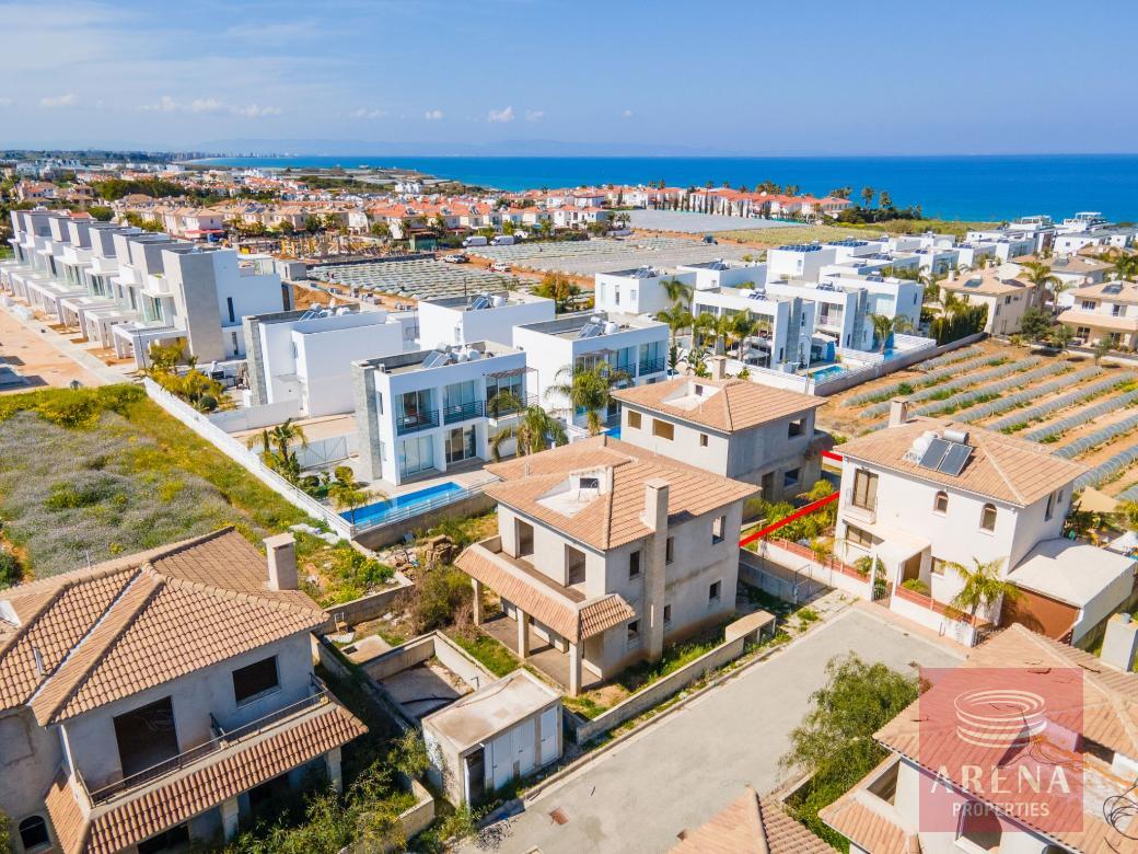 iNCOMPLETE 3 BED VILLA FOR SALE