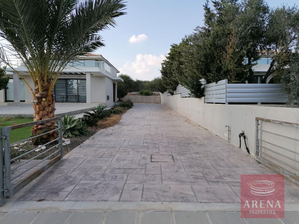 Villa in Pervolia to buy