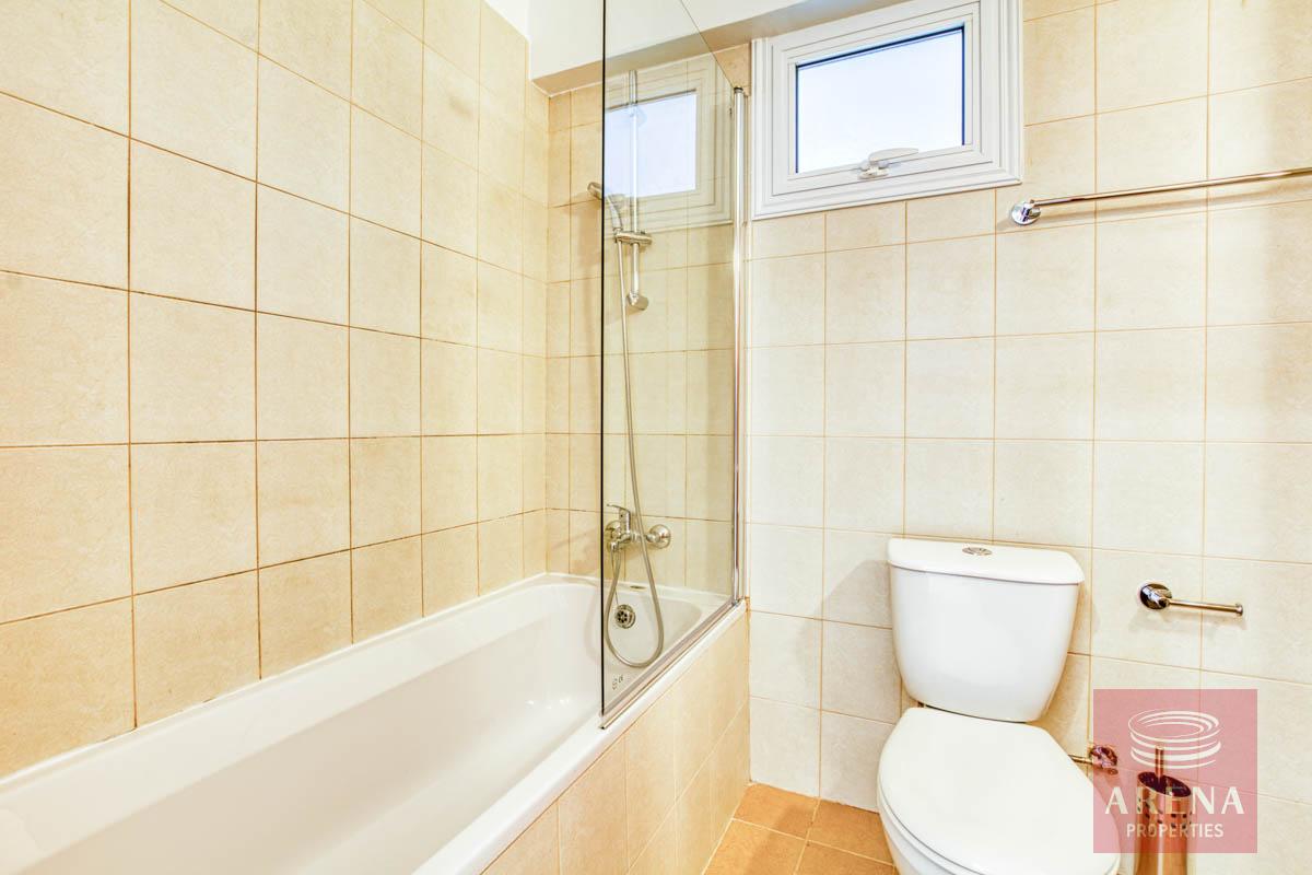 1 bed apartment in Derynia for sale - bathroom