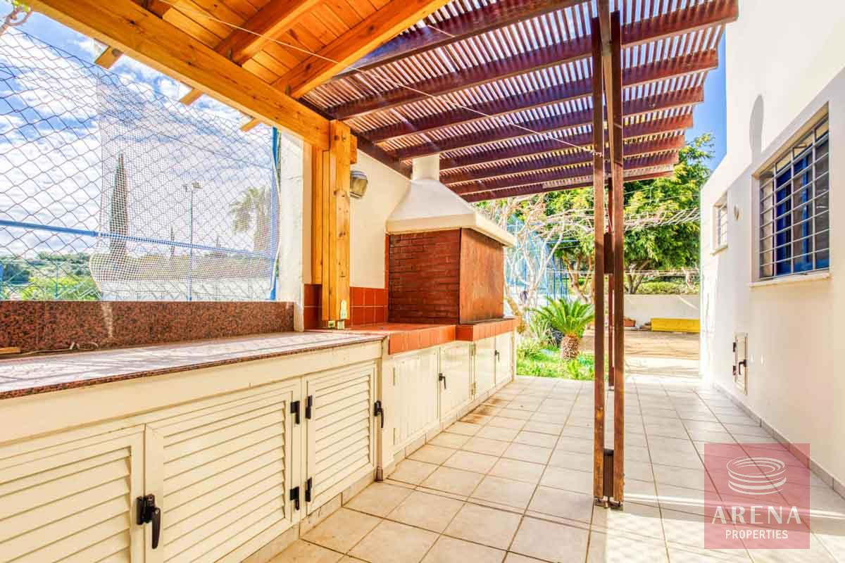 6 bed villa in Protaras - bbq area