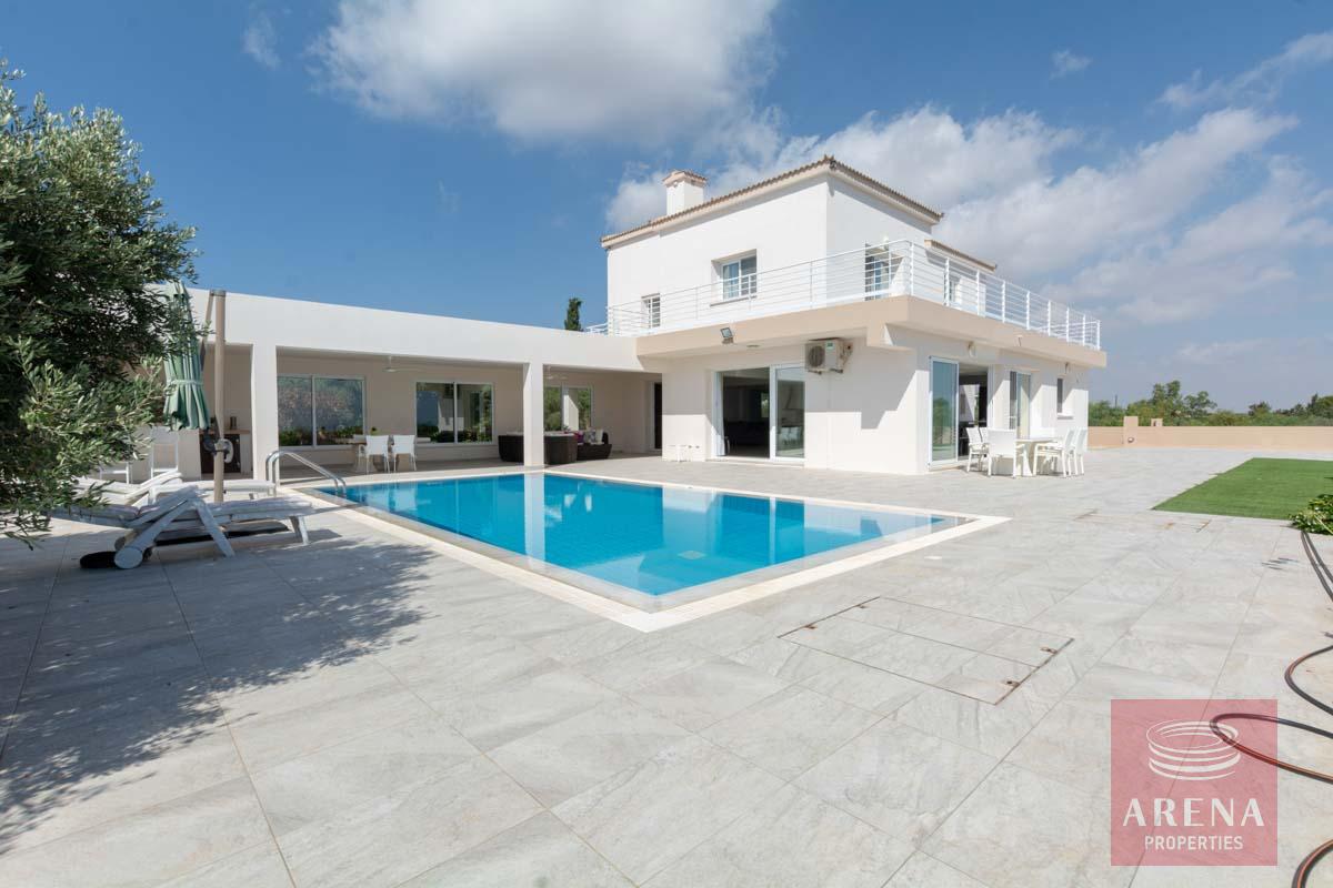 4 bed villa in Protaras