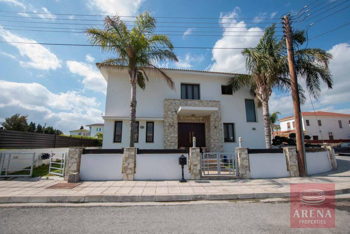 4 BED HOUSE FOR SALE