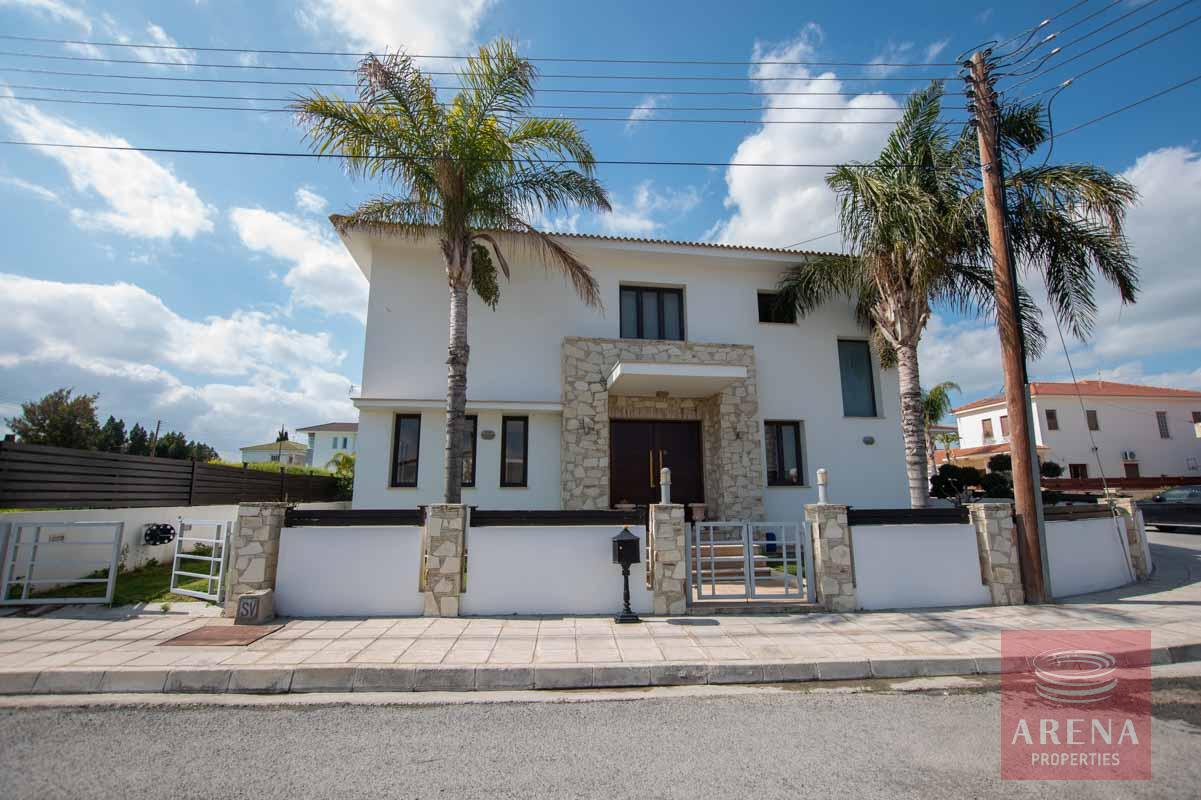 4 BED HOUSE FOR SALE