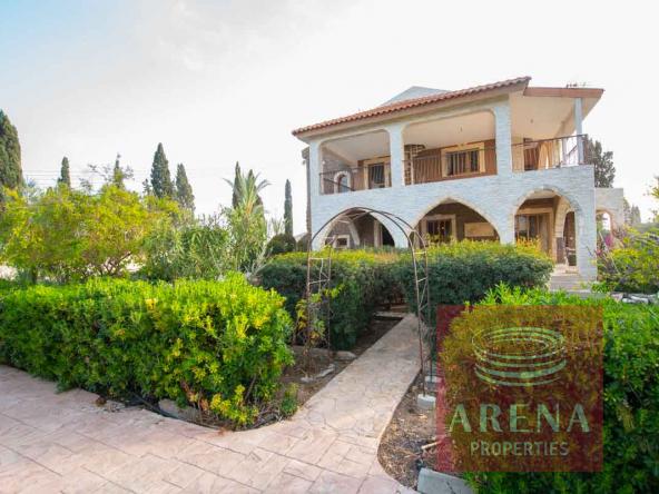 5 bed villa in Pervolia