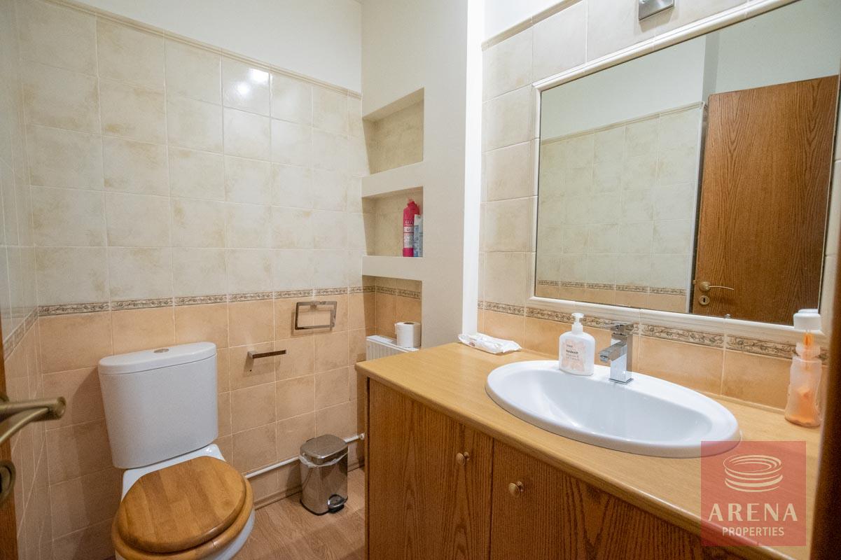 4 Bed Villa in Aradippou - guest wct