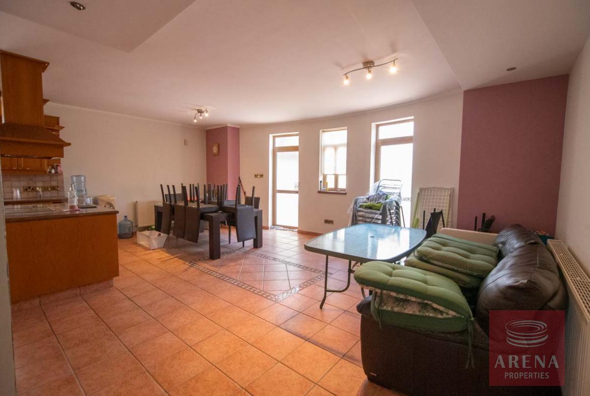 4 Bed Villa in Aradippou - dining area