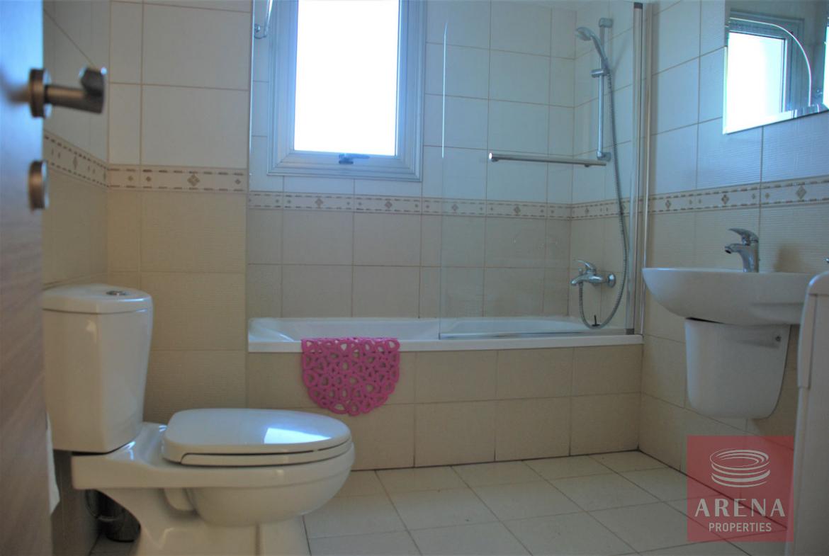 3 bed apt in Kapparis - bathroom
