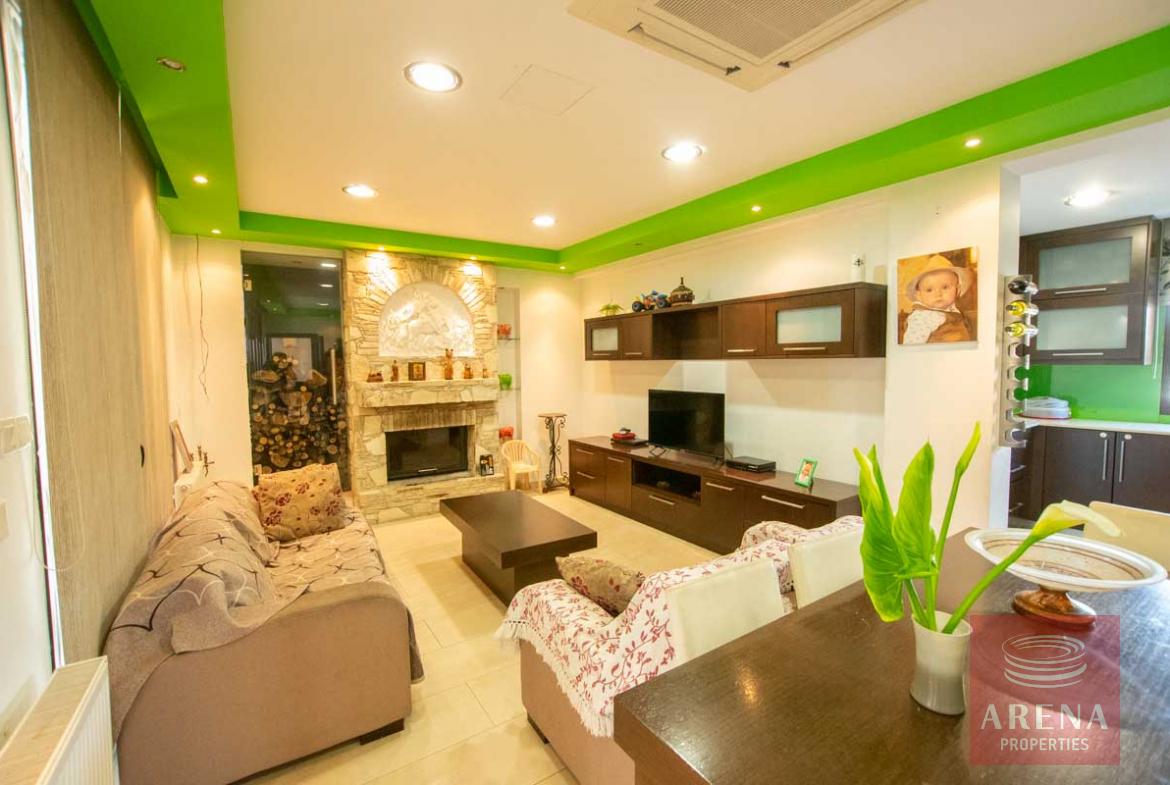 4 BED HOUSE FOR SALE - SITTING AREA