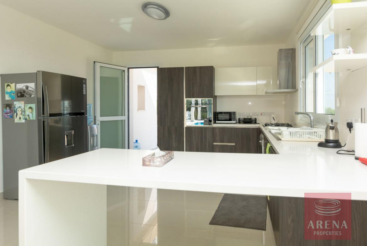 4 bed villa in Protaras - kitchen
