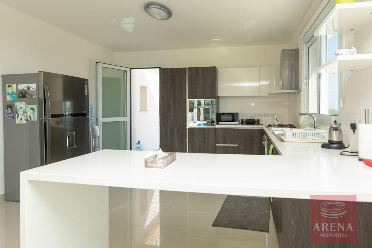 4 bed villa in Protaras - kitchen