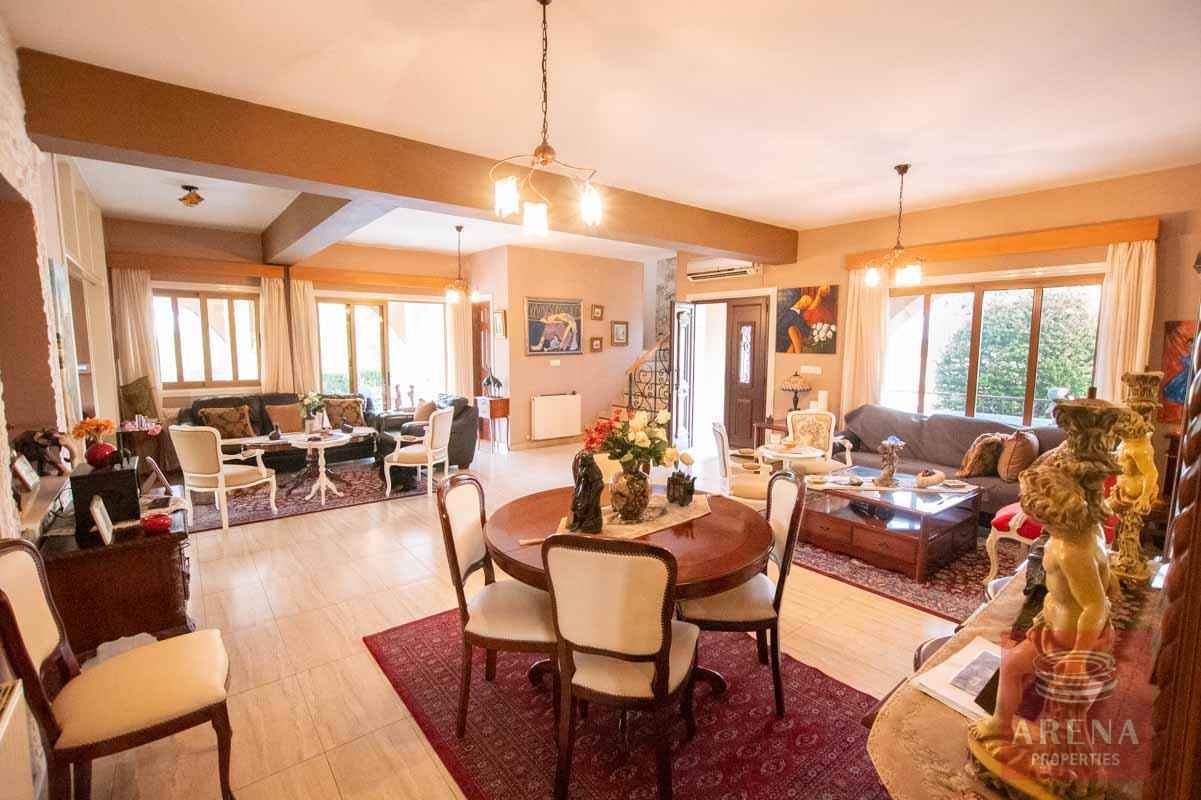 5 bed villa in Pervolia - living area
