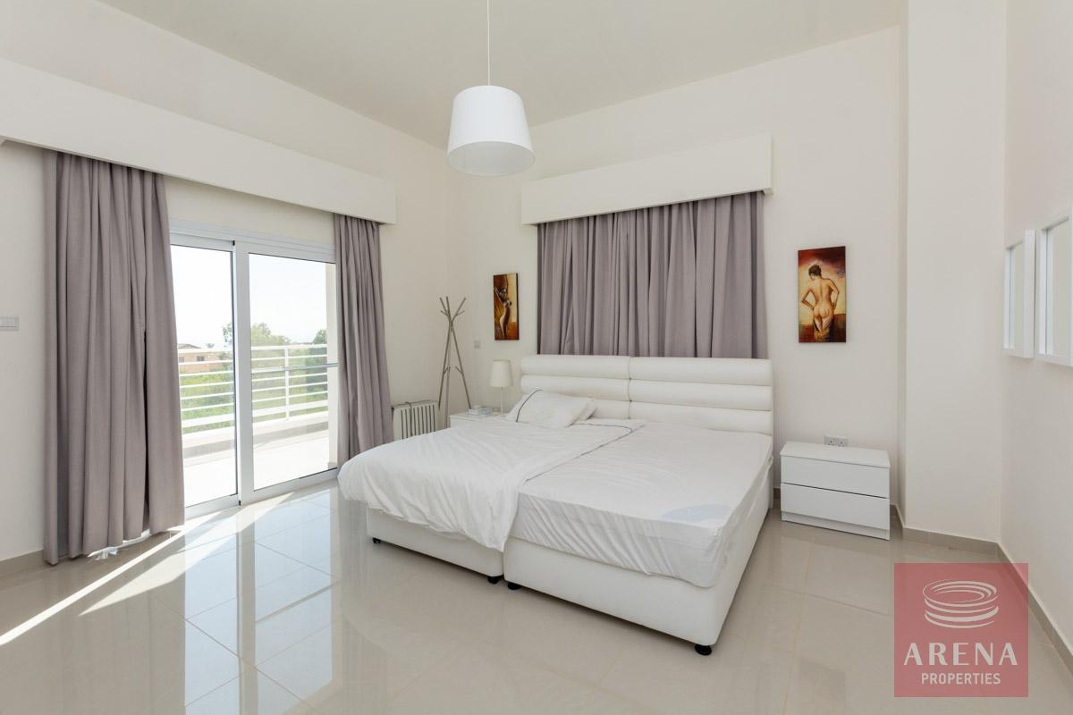 4 bed villa in Protaras - bedroom
