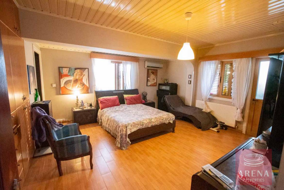 5 bed villa in Pervolia - bedroom